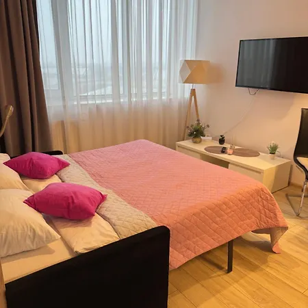 Appartement Zlatarooms *