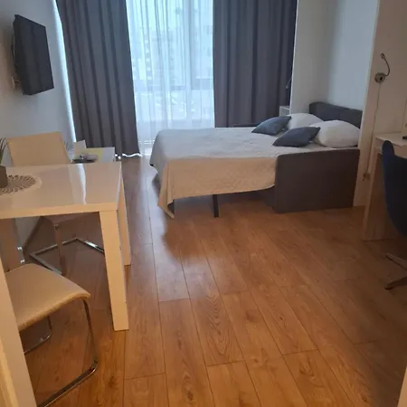Zlatarooms 210 Varšava