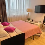 아파트 Zlatarooms *